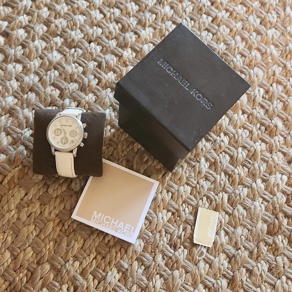 Michael Kors White Diamond Watch with Box - Picture 12 of 13